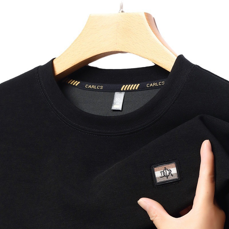 La felpa con cappuccio a girocollo da uomo emana un'atmosfera di alta qualità. È uno strato di base alla moda per la primavera e l'autunno, con una lunga scollatura._voghion.com