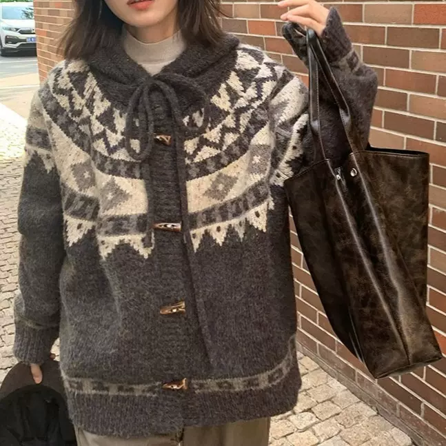 美式复古费尔岛连帽毛衣女秋冬季新款宽松慵懒风牛角扣针织开衫厚
