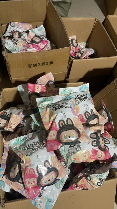 ネットで話題の第3世代ラブブ（Labubu）ビニール製ぬいぐるみペンダント、ラブブ（Labubu）ブラインドボックスフィギュア|undefined