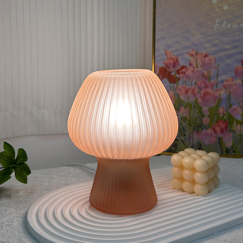Lámpara de mesa de cristal decorativa a rayas para hotel, luz de noche de lujo sencilla de estilo americano para dormitorio, luz de ambiente de lujo.