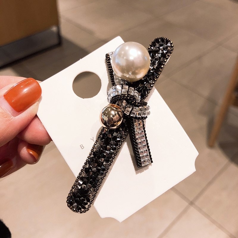 크리스탈 펄 덕빌 클립 블랙