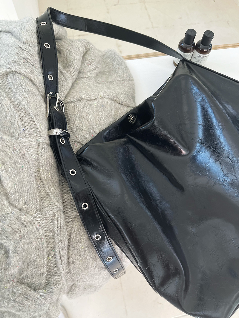 New Black Soft Leather Large Capacity Commuter Leisure Tote Women's Korean Fashion One Shoulder Crossbody Bag_voghion.com