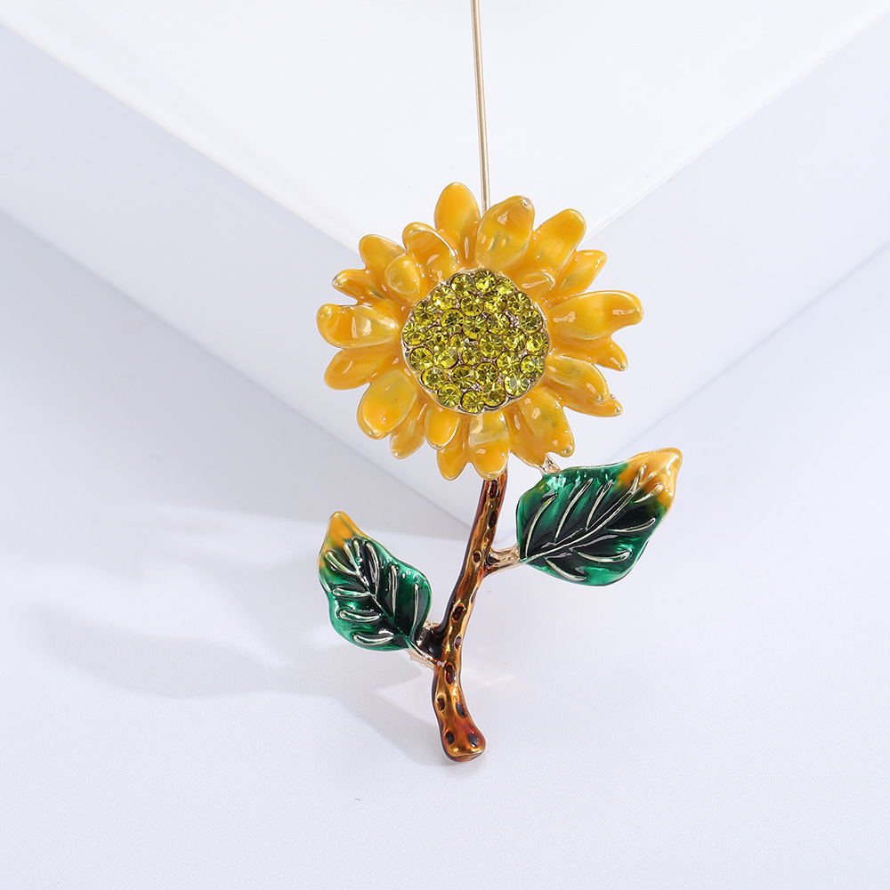 Japanese and Korean fashion elegant fresh sunflower brooch creative enamel plant clothing pin sweater cardigan accessories