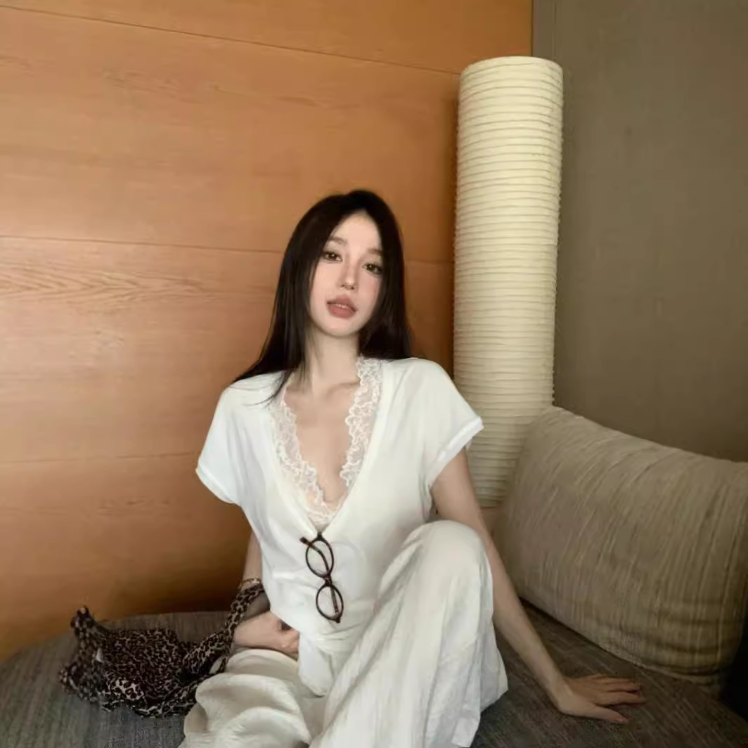 뜨거운 여자 세트 여자 섹시한 레이스 조끼 2024 여름 새로운 화이트 슬림 핏 반팔 티셔츠 탑 투피스 세트