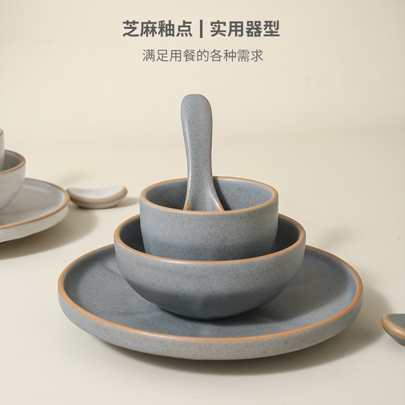 Retro-style tableware set, including three pieces: a serving dish, a condiment bowl, and a spoon, suitable for commercial use in restaurants, buffets, and hot pot establishments; made of coarse pottery Retro-style tableware set, including three pieces: a serving dish, a condiment bowl, and a spoon, suitable for commercial use in restaurants, buffets, and hot pot establishments; made of coarse pottery