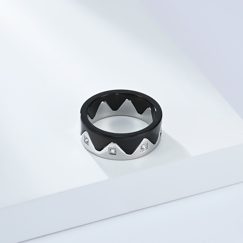 Bague couronne en acier titane avec diamants design créatif_voghion.com