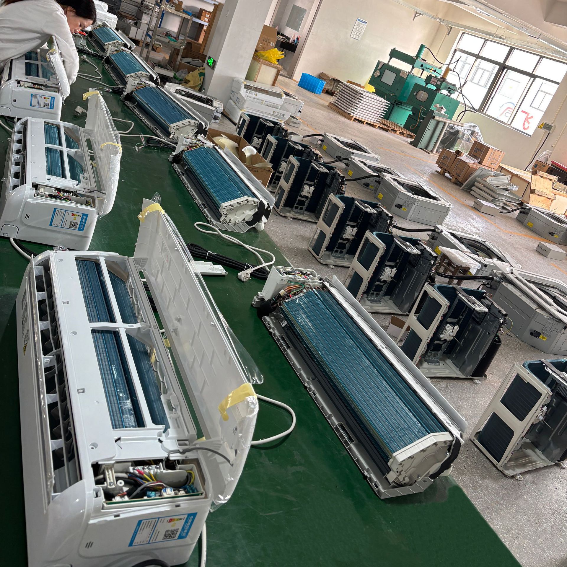 供应防爆1P挂式空调|壁挂式(挂壁式)空调是柜式空调中的分界限