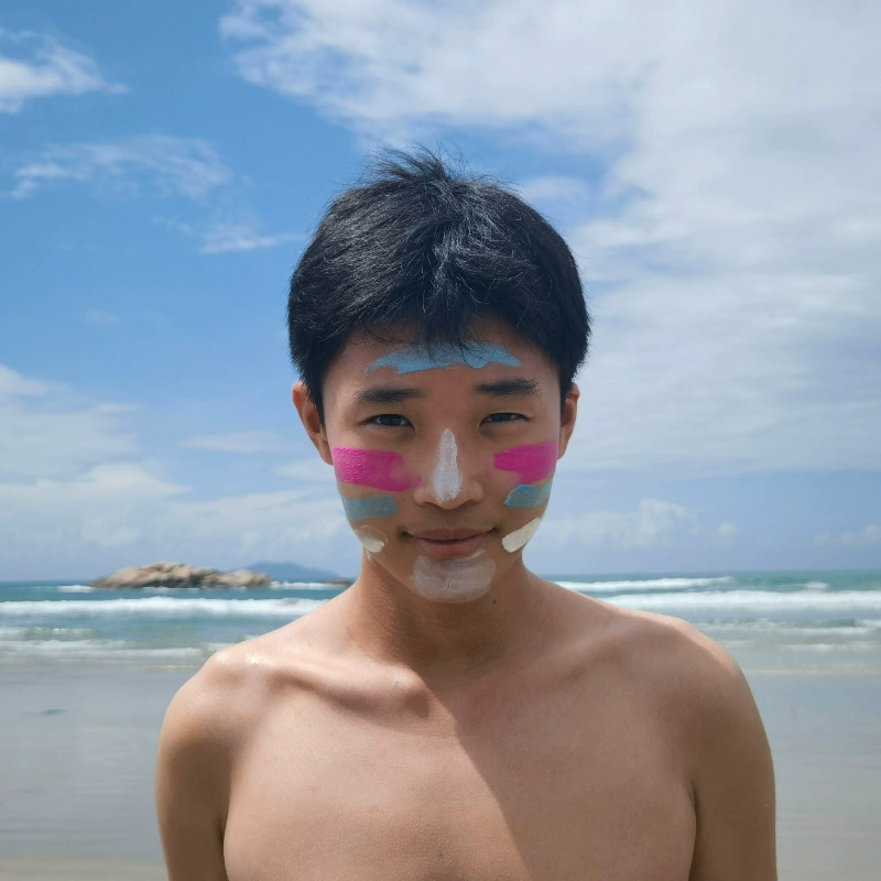 A piece of Bali ZINC sunscreen mud rod color snorkeling outdoor surf and ski special physical sunscreen