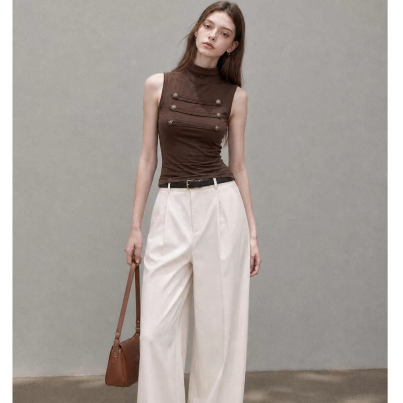 2026 early autumn new collection: a sweet and spicy style, half-high collar, sleeveless, double-breasted, pleated, waist-cinching, slim-fit, and short-length top for women 2026 early autumn new collection: a sweet and spicy style, half-high collar, sleeveless, double-breasted, pleated, waist-cinching, slim-fit, and short-length top for women