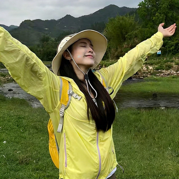 Lightweight sun protection clothing