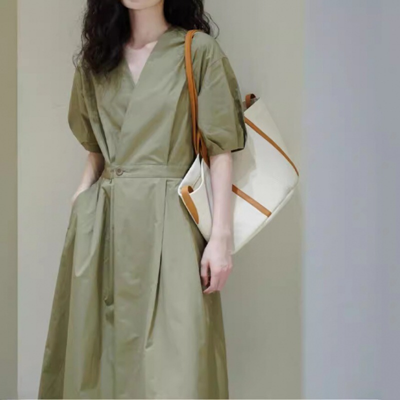 2025 New Autum Style French Royal Sister Style Formal Occasion Long Skirt Slimming Look Green V Neck Shirt Dress