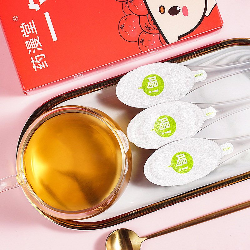 A spoon of hawthorn extract, a bottle of hawthorn paste, malt hawthorn chicken golden seed paste, nourishing hawthorn six herbs drink, children's meal.