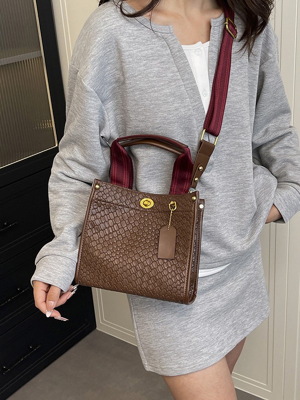 Bolsa de mano de tejido de alta calidad para mujeres 2025 nueva moda transfronteriza de gran capacidad de transporte de hombro mochila