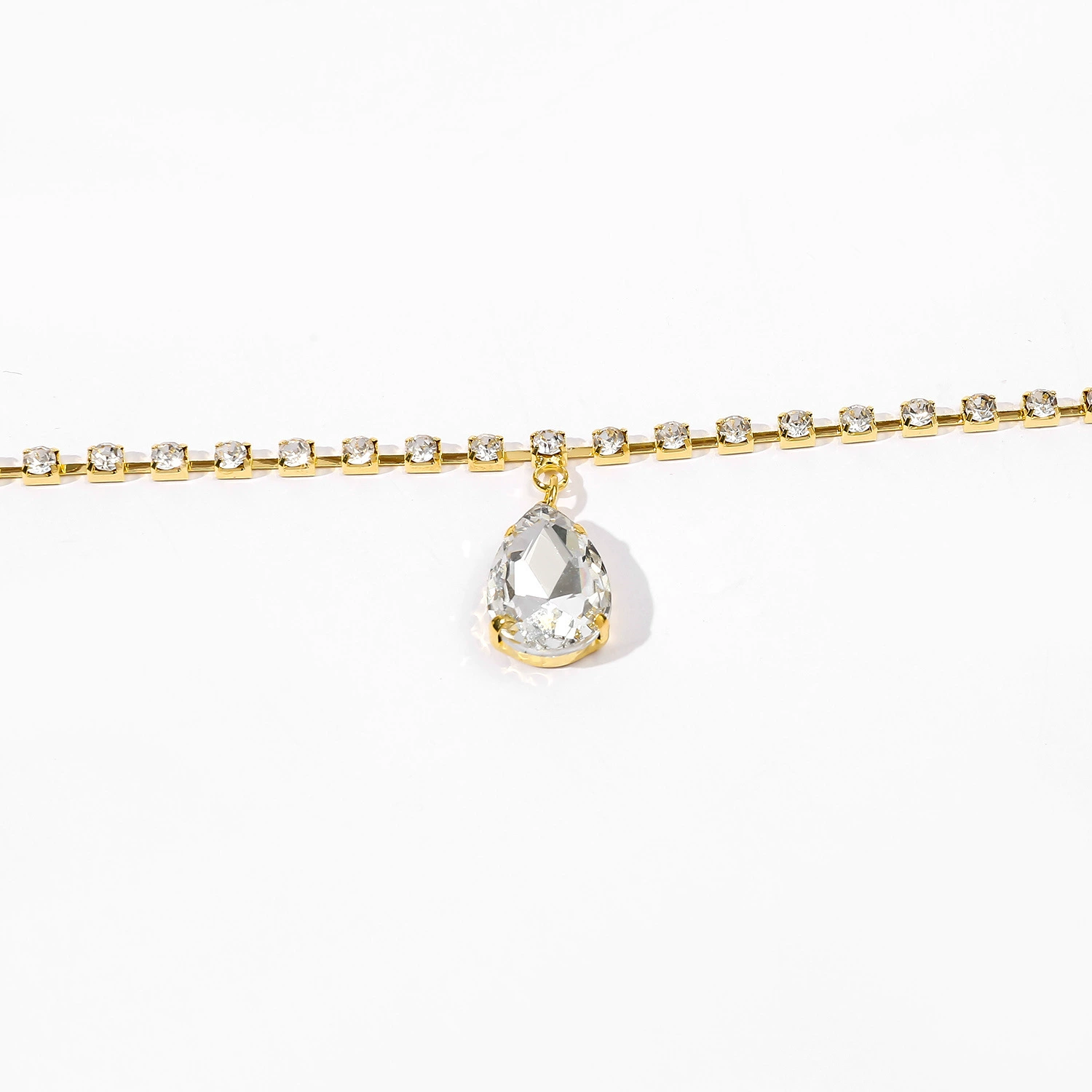 Fashionable universal accessory, chain, simple and elegant design, diamond encrusted