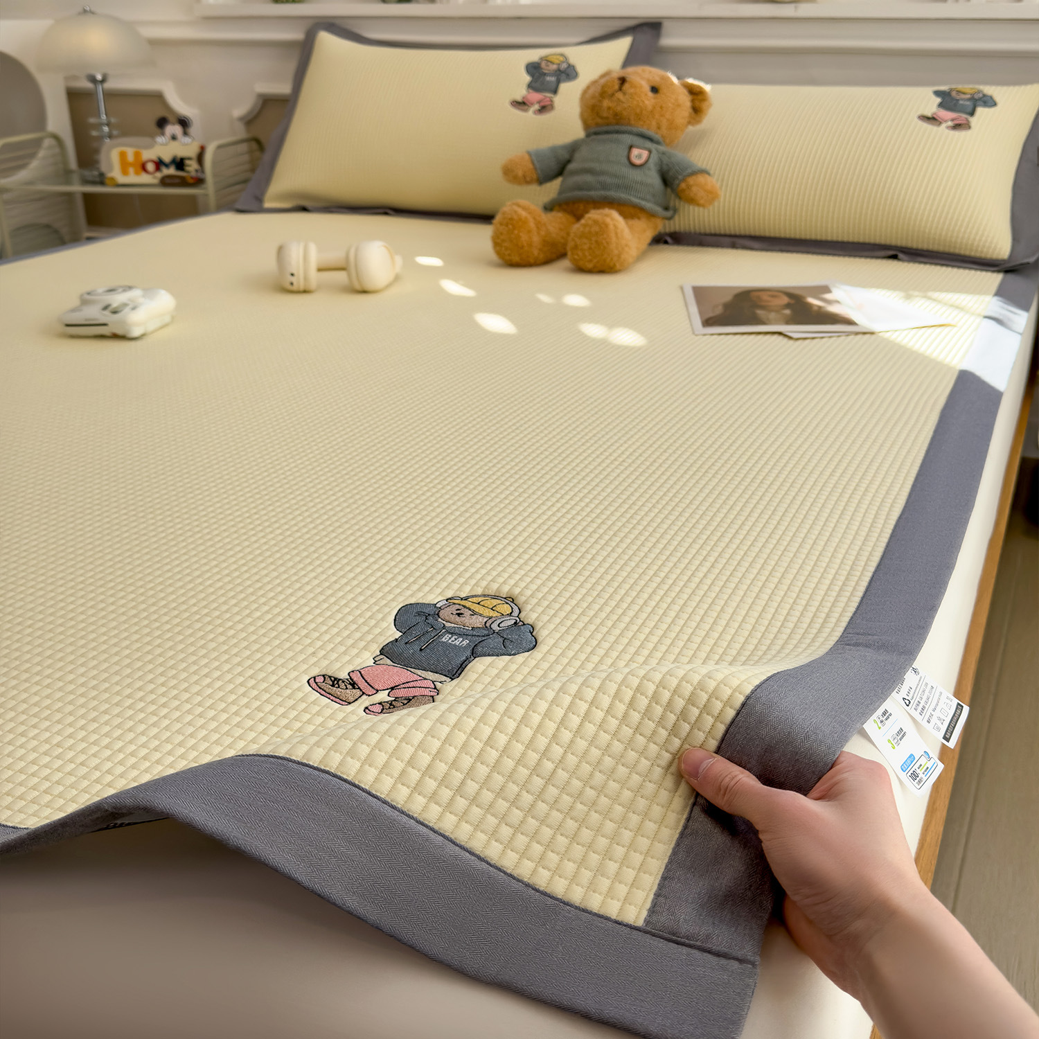 Cartoon Waffle Cool Sensation Doudou Set Aire acondicionado Set suave Set de seda de hielo Set de tres piezas de verano 2025