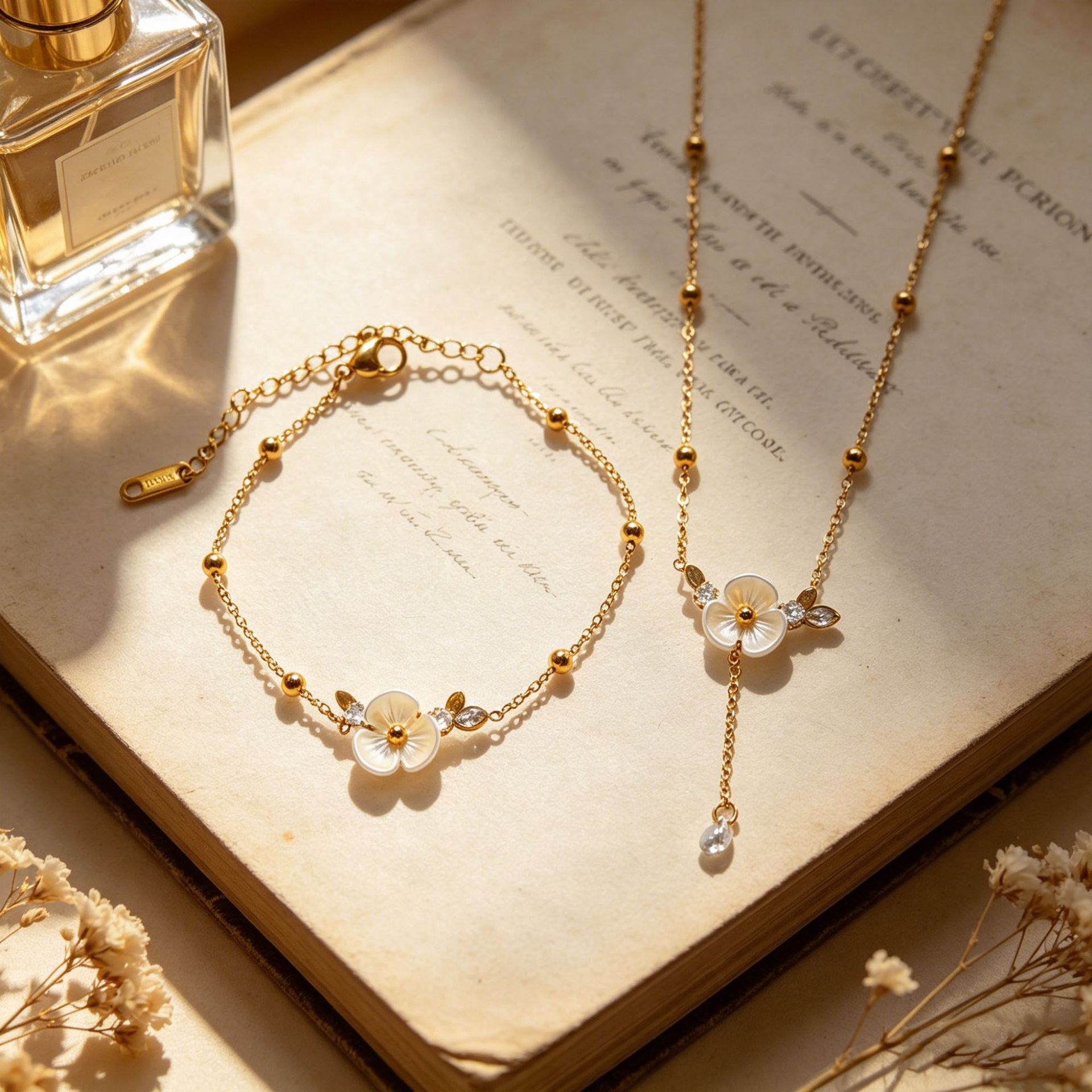 French-Style Light Luxury White Shell Camellia Titanium Steel Necklace for Women, Exquisite Versatile Floral Sweet and Gentle Style Clavicle Chain Set