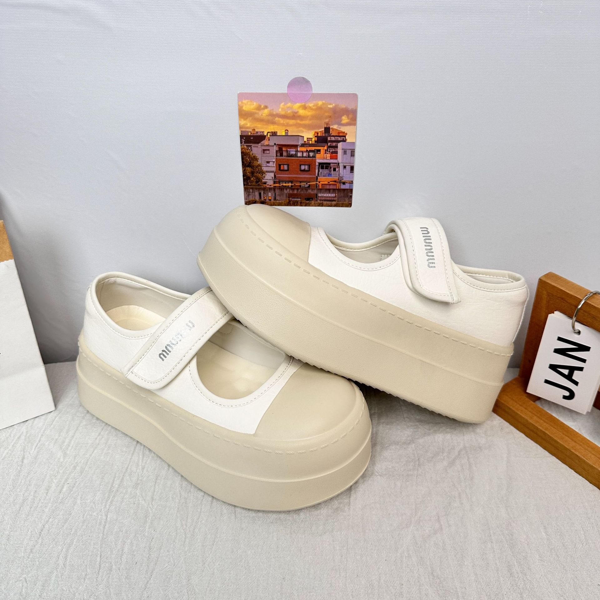 Milk Huhu Mary Jane Cream White Zapatos de mujer 2025 nicho deportes de ocio plataforma Velcro zapatos de lona de cabeza grande para mujer image 7