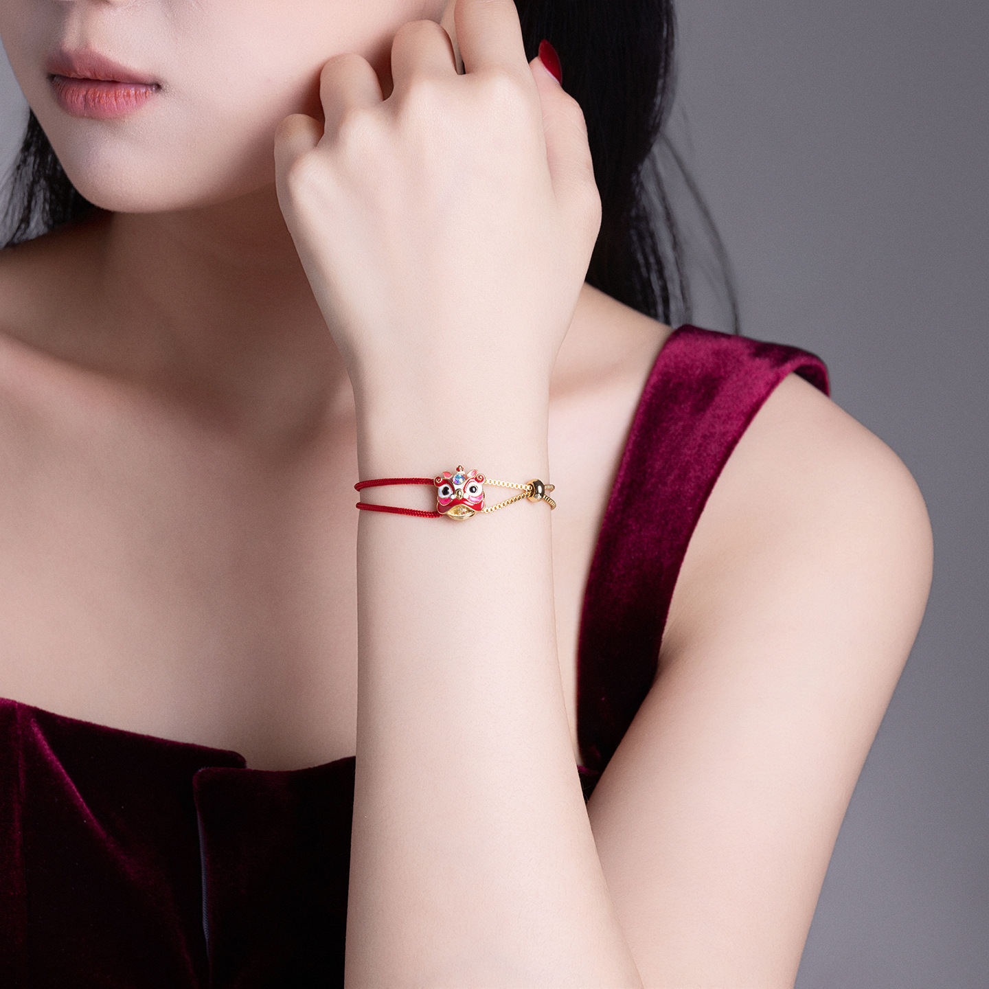 Xuping nueva serie de goteo de aceite despierta pulsera de león aleación de cobre chapado 24k estilo chino Año Nuevo joyería de cuerda roja
