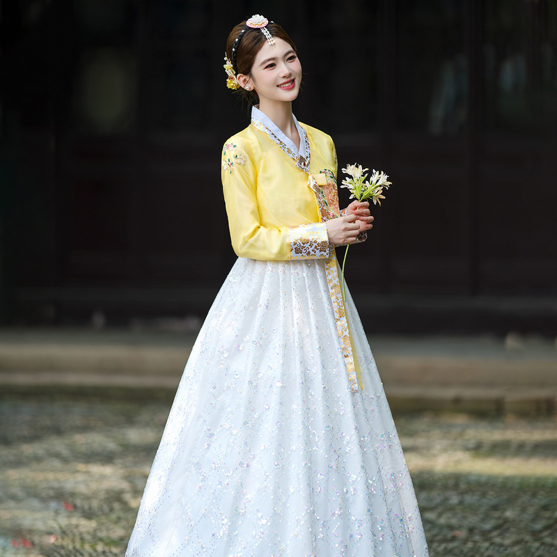 New Korean traditional costume, traditional Hanbok, women's court dress, Dae Jang Geum modified Korean costume, dance performance outfit