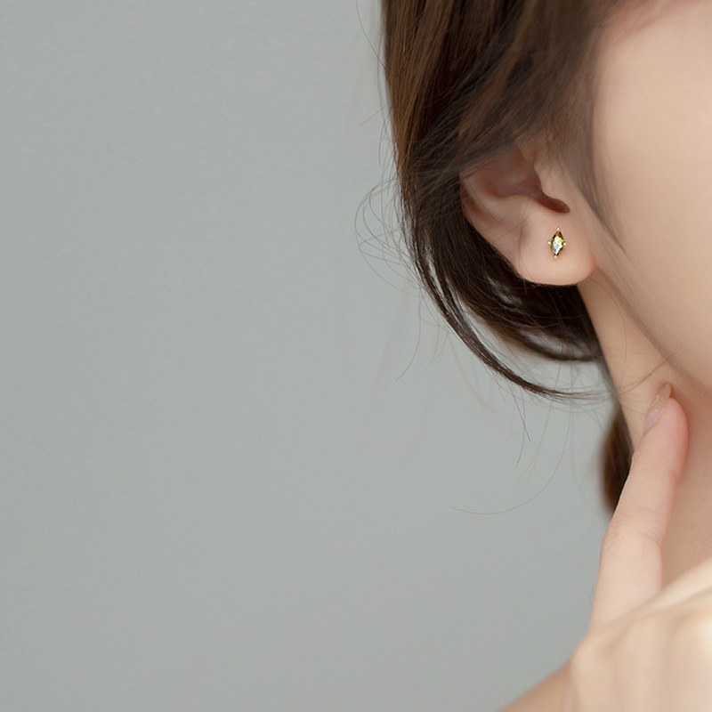 Hypoallergenic Titanium Sleep Stud Earrings For Comfortable Wear_voghion.com