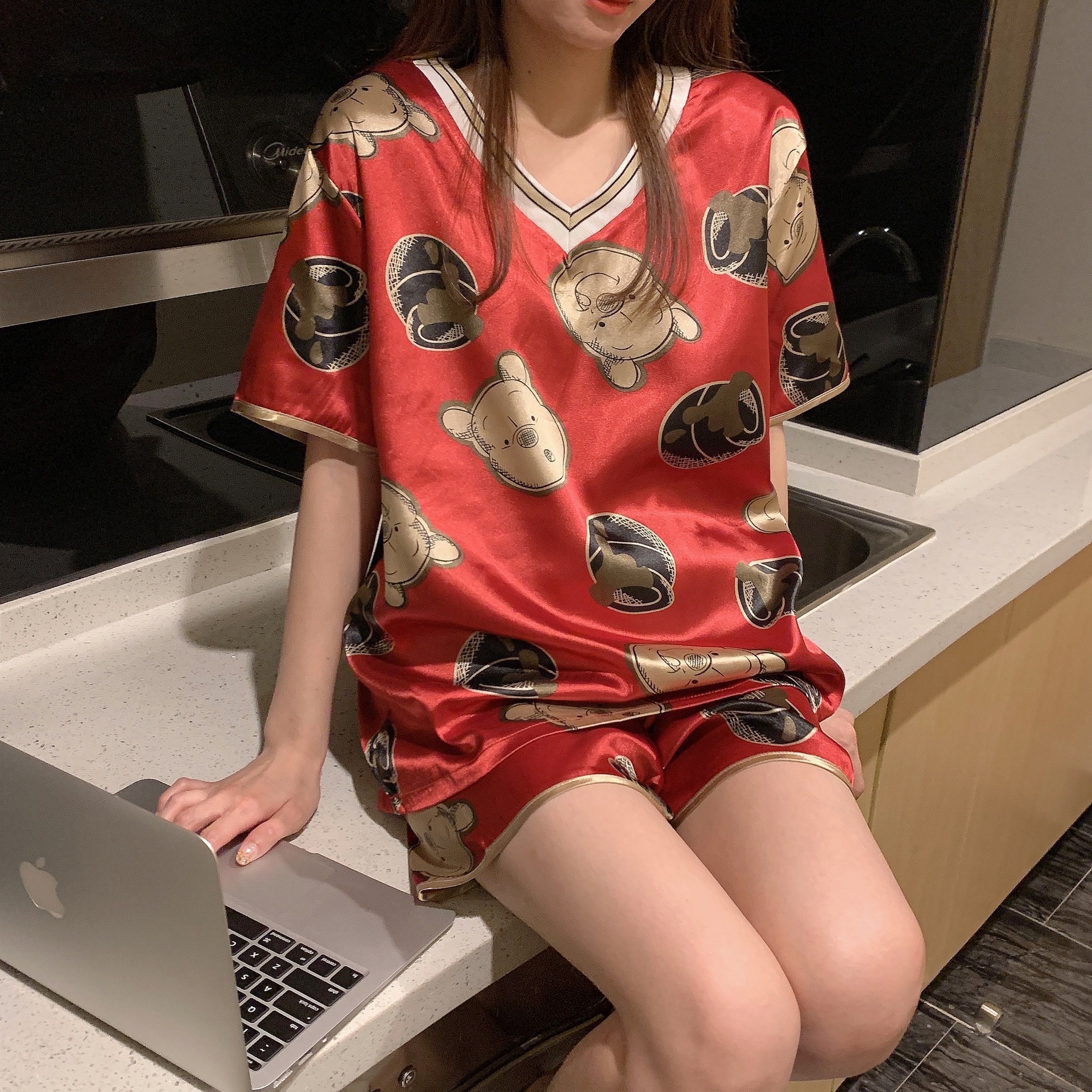 Pijamas de verano de las mujeres pantalones cortos de manga corta traje de seda de hielo delgado de las mujeres sexy con cuello en V pijamas de seda artificial desgaste del hogar de verano