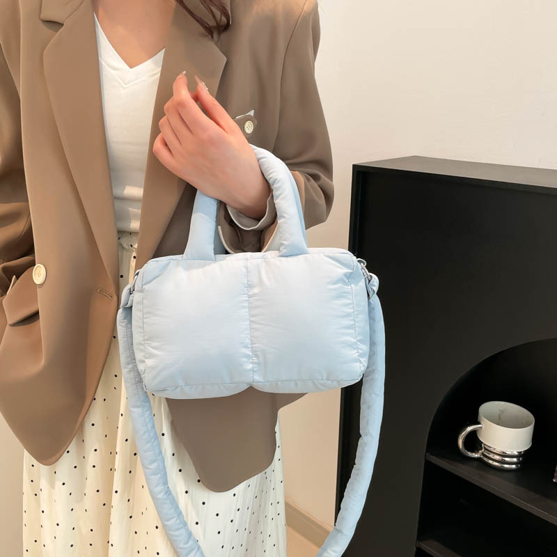 2025跨境新款方格手提羽绒包包女泡芙夹棉手挽轻便充棉休闲斜挎包