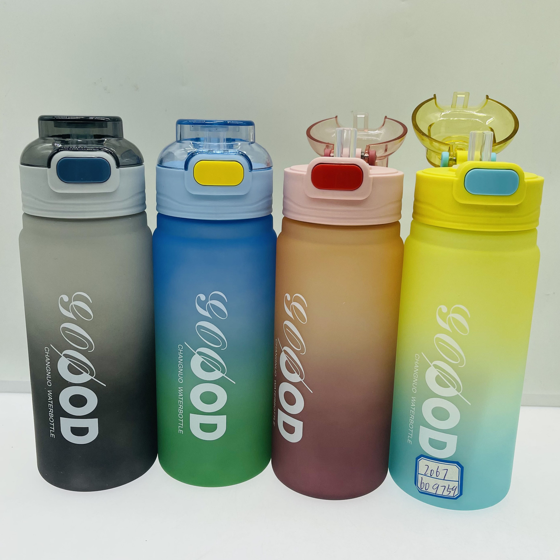 Shanghe taza de paja de color degradado deportes de alto aspecto para hombres y mujeres taza de plástico esmerilado taza de agua portátil para estudiantes