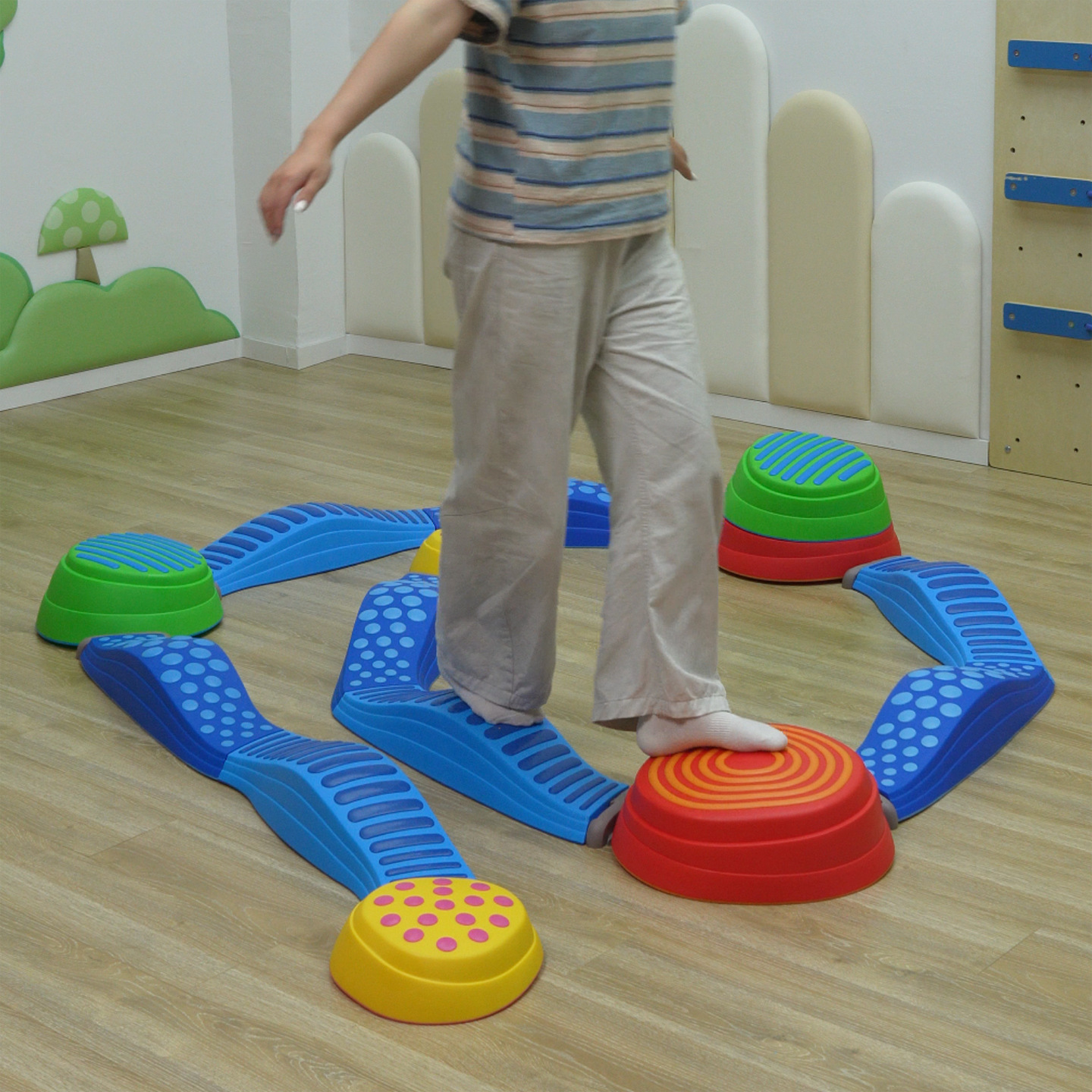 Balance táctil Wave Trail Rainbow River Rock Kids Outdoor Fitness Juguetes de entrenamiento de madera de equilibrio