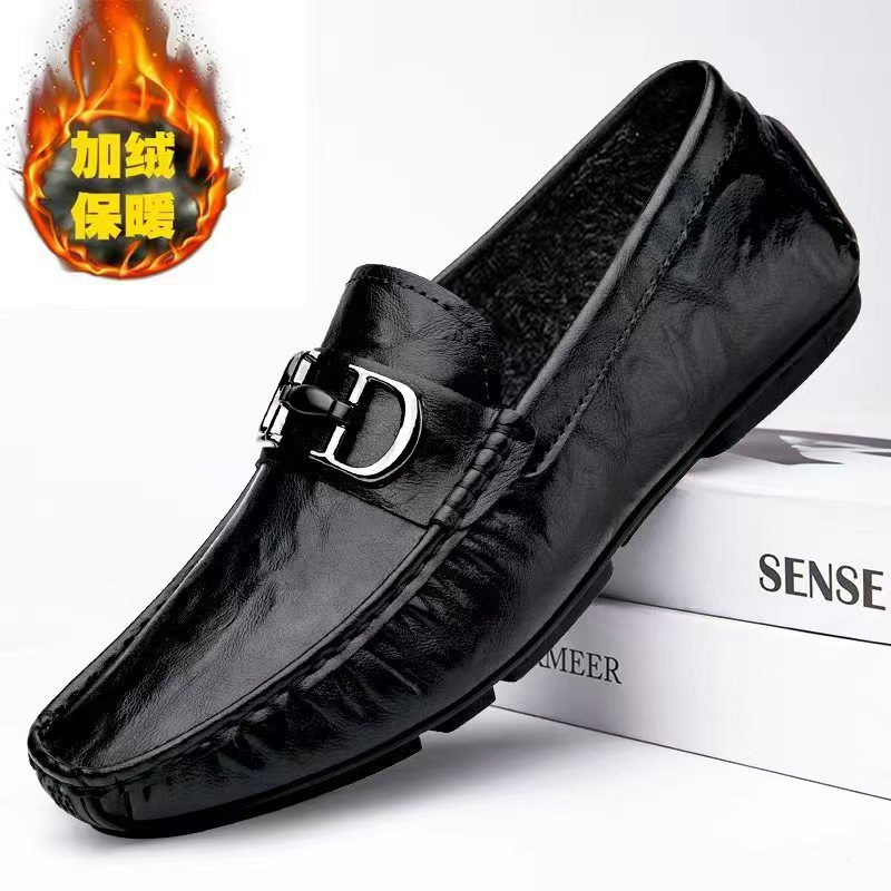 Zapatos de cuero en vivo para hombres 2025 nuevos zapatos de negocios británicos transpirables con suela suave zapatos casuales perezosos con un pie de zapato