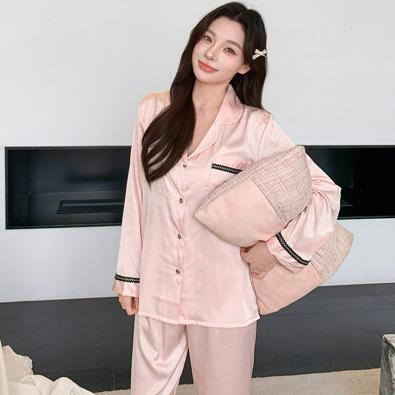 New High-End Spring and Autumn Thin Large-Size Silk Loungewear Set for Women, Chanel-Style, Can Be Worn Outside as Pajamas New High-End Spring and Autumn Thin Large-Size Silk Loungewear Set for Women, Chanel-Style, Can Be Worn Outside as Pajamas