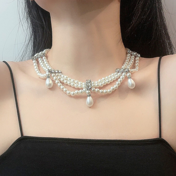 Cute necklace drop-shaped with tassels from pearl