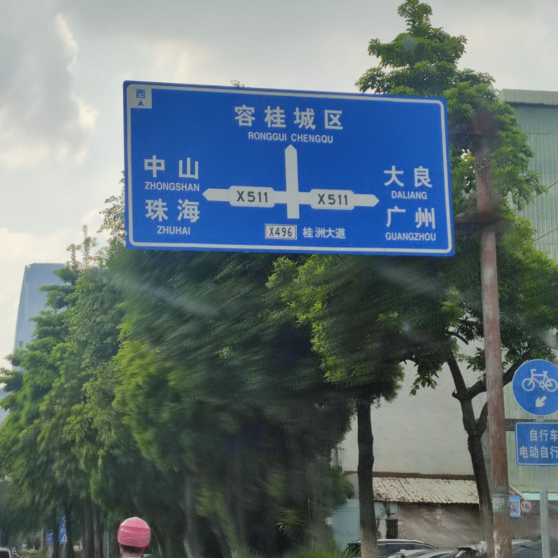 厂家供应F型八角杆交通标识牌杆  热镀锌道路标志杆八角杆圆底座