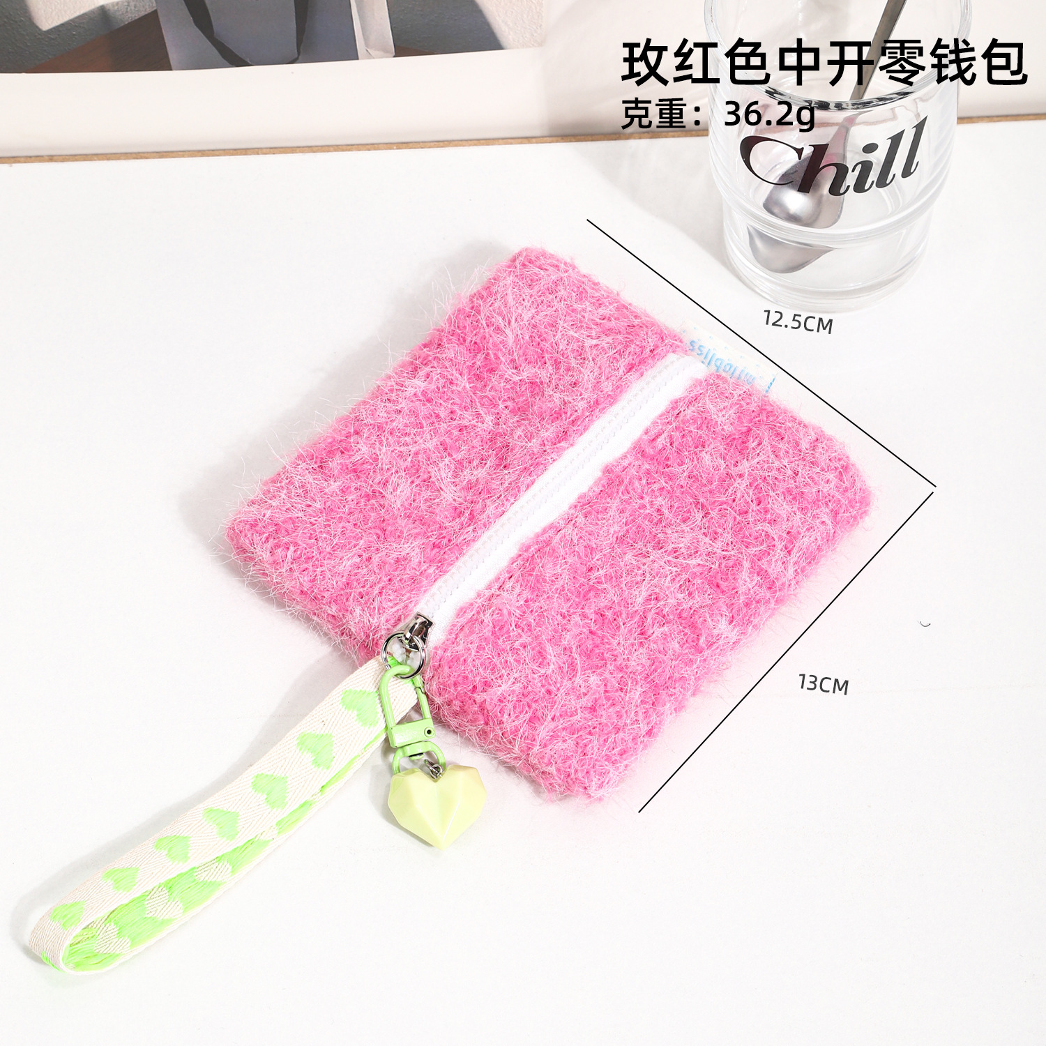 La nueva bolsa de cosméticos de felpa simple y de moda, bolsa de almacenamiento linda de color sólido, bolsa de cosméticos portátil de mano para salir todos los días