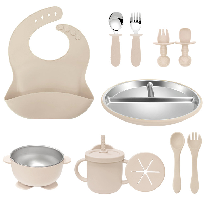 Amazon 304 acero inoxidable silicona platos de platos set cubiertos bebés bebés de silicona bib de grado alimenticio