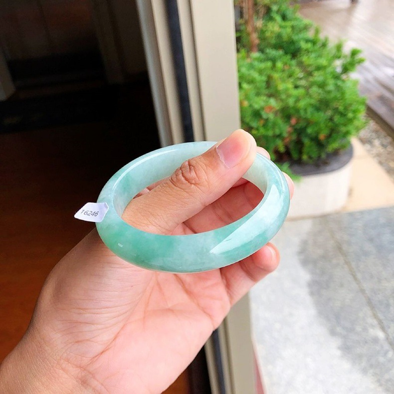 Vòng tay ngọc bích tự nhiên Miến Điện loại A hàng chính hãng dáng tròn nho xanh nhạt chi tiết 10