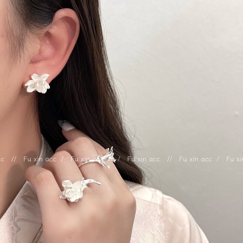 Blooming Serpentine White Lotus Open Ring Women's Exquisite All-match Blooming White Lotus Earrings Light Luxury Niche High-end Jewelry Blooming Serpentine White Lotus Open Ring Women's Exquisite All-match Blooming White Lotus Earrings Light Luxury Niche High-end Jewelry