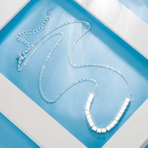 Customized Pinduoduo small square necklace, geometric personality, national trend, light luxury, niche design, simple and high-end clavicle chain