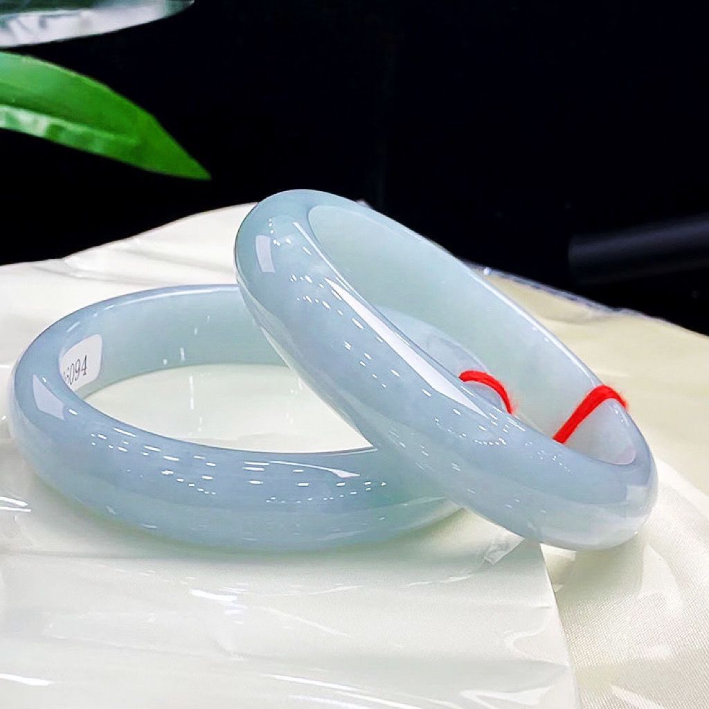 Vòng tay ngọc bích tự nhiên Miến Điện băng đá A hàng già, hoa nổi, đường kính trong 52–64 mm