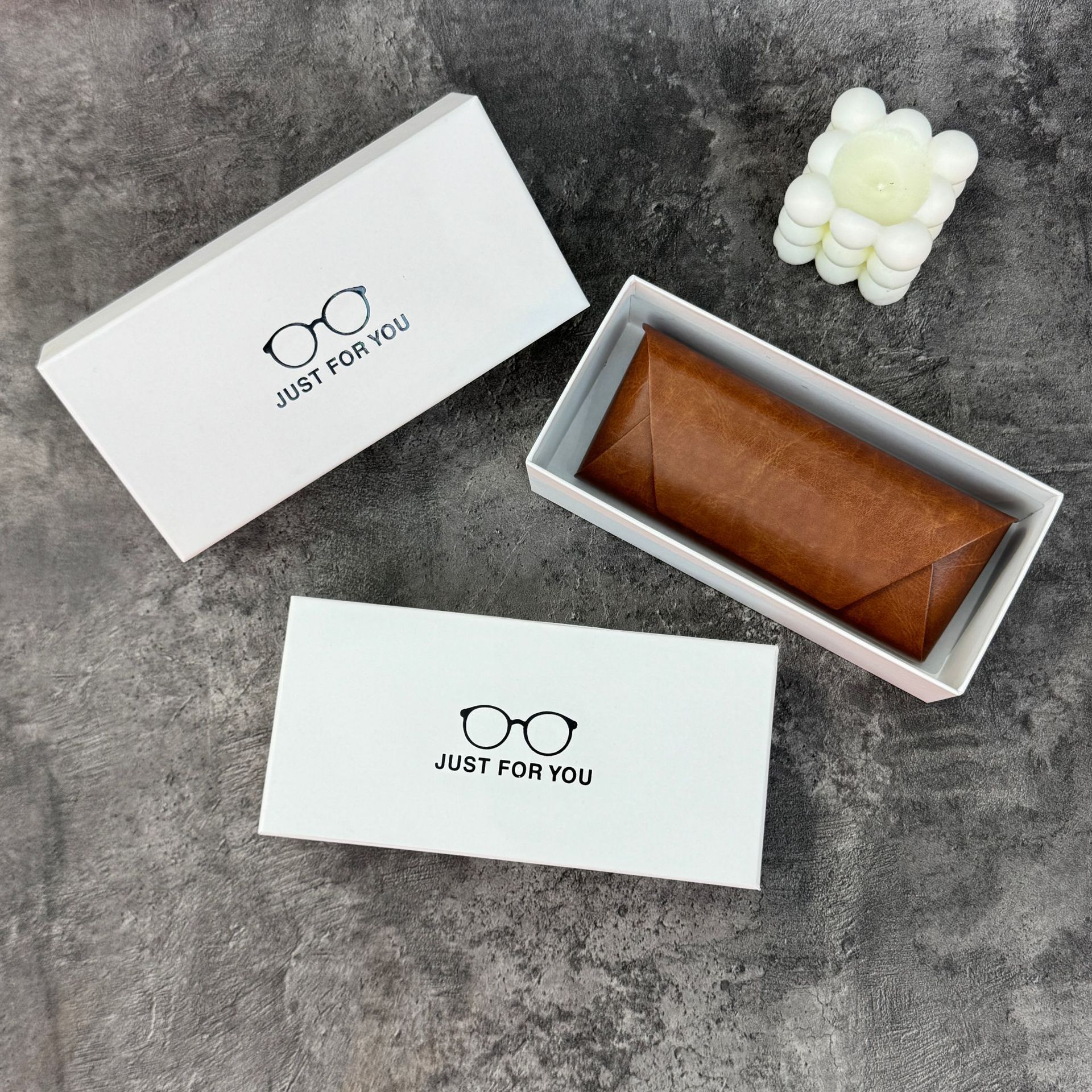Caja de almacenamiento blanca especial para gafas, moda simple endurecida a prueba de compresión diaria, caja de gafas portátil, caja de embalaje exterior