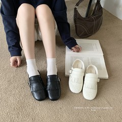 高端女鞋2025新款时髦流苏皮带扣雕花平底鞋女玛丽珍乐福鞋