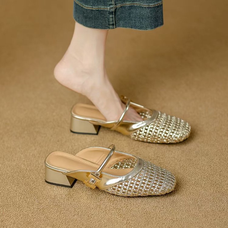 Cabeza cuadrada explosiva francesa tacones altos zapatillas frías 2026 con sandalias casuales de moda agujeradas para mujeres