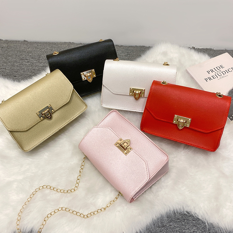 Simple New Style Solid Color Messenger Chain Small Square Bag display picture 6