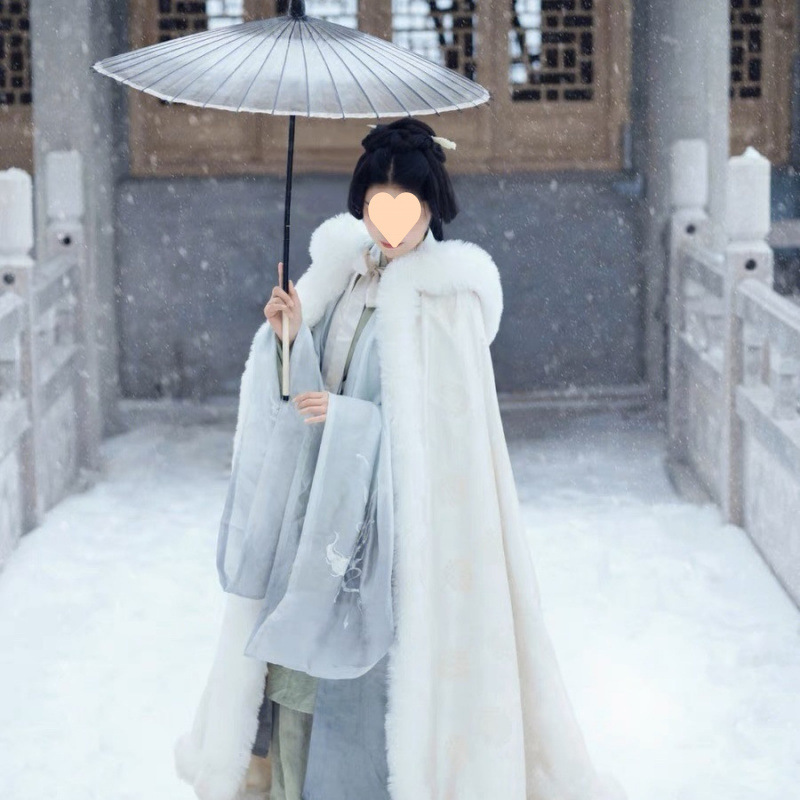 White Woolen Cape Hanfu for Women, Winter Long Fur Collar, Fleece-Lined, Thickened Cloak, Traditional Style Shawl for Women White Woolen Cape Hanfu for Women, Winter Long Fur Collar, Fleece-Lined, Thickened Cloak, Traditional Style Shawl for Women