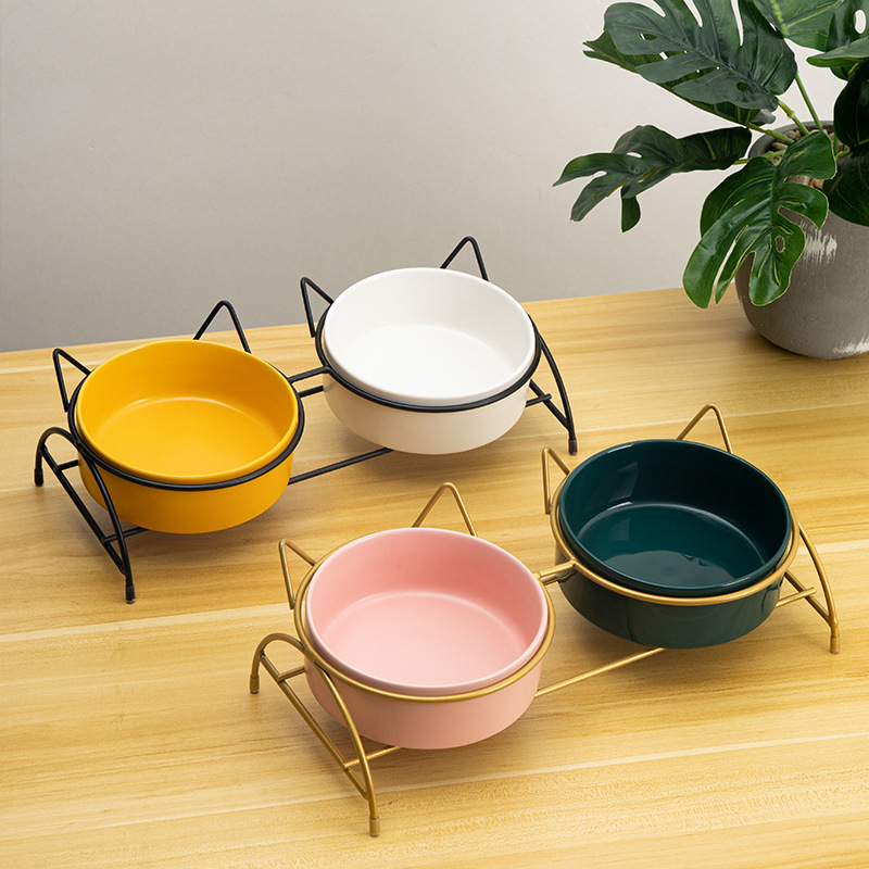 Tazón de cerámica para gatos al por mayor del fabricante, tazón doble para comida y agua, tazón para perros con protección para el cuello inclinado, antideslizante, soporte para tazón fácil de limpiar.