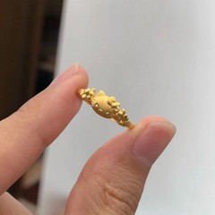 赤い本と同じお姫様風の甘いかわいいハローキティの指輪