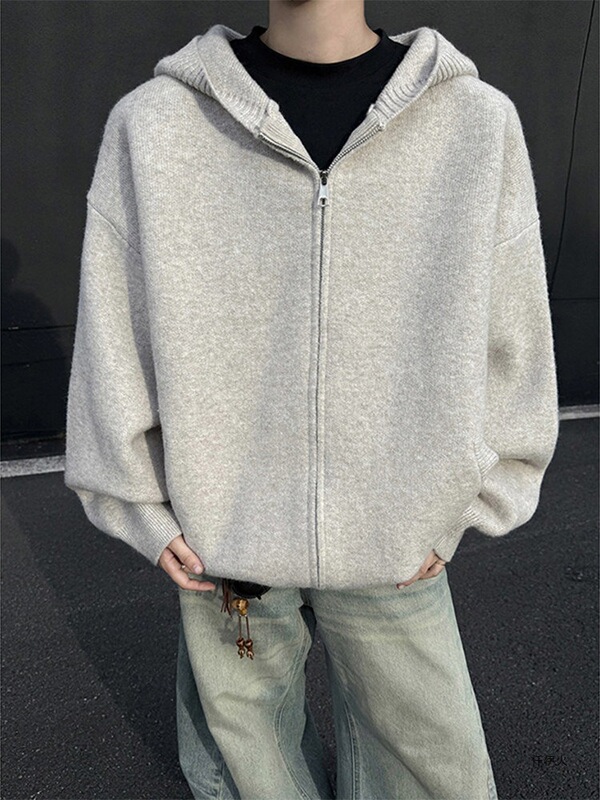 Simple knitted cardigan with zipper, loose-fitting hooded solid-color sweater for men, heavyweight, casual style, autumn, old money aesthetic Simple knitted cardigan with zipper, loose-fitting hooded solid-color sweater for men, heavyweight, casual style, autumn, old money aesthetic