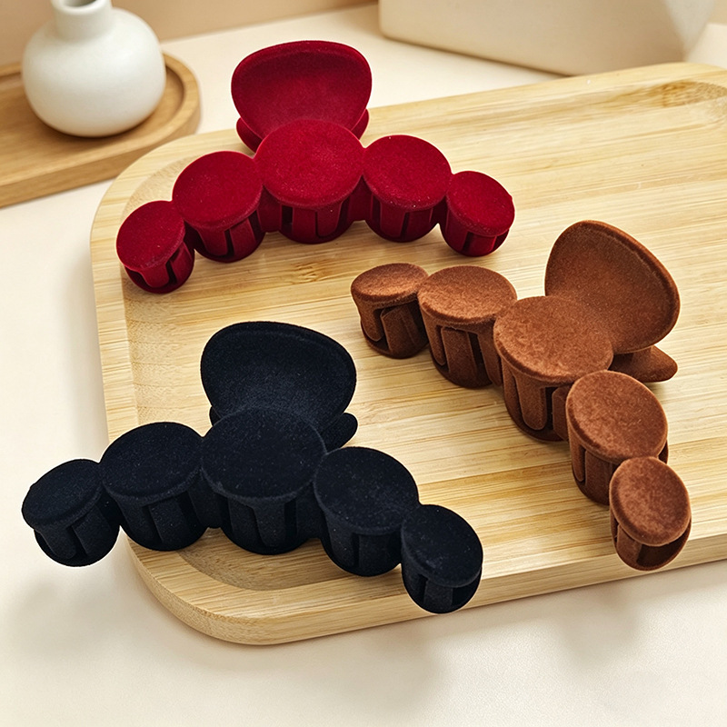 Cross-border best-selling velvet hair clips, plush hair claws, furry hair accessories, high-end headwear, shark clips wholesale Cross-border best-selling velvet hair clips, plush hair claws, furry hair accessories, high-end headwear, shark clips wholesale