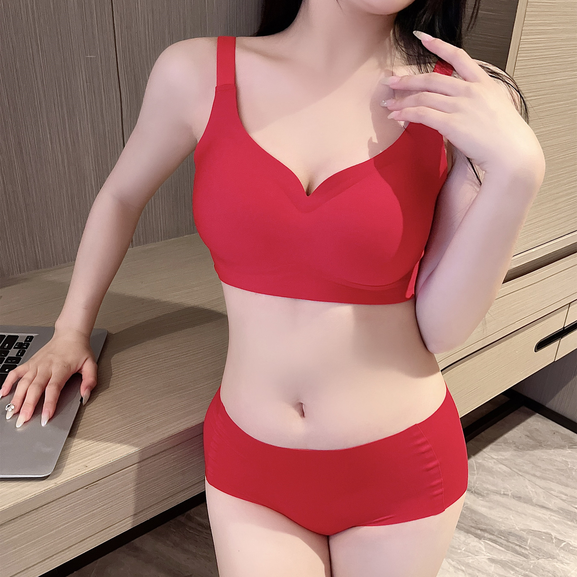 Conjunto de sujetador rojo nuevo para el año de nacimiento, buena suerte de Año Nuevo, sujetador de una pieza sin costuras, ropa interior fija y cómoda, en caja.