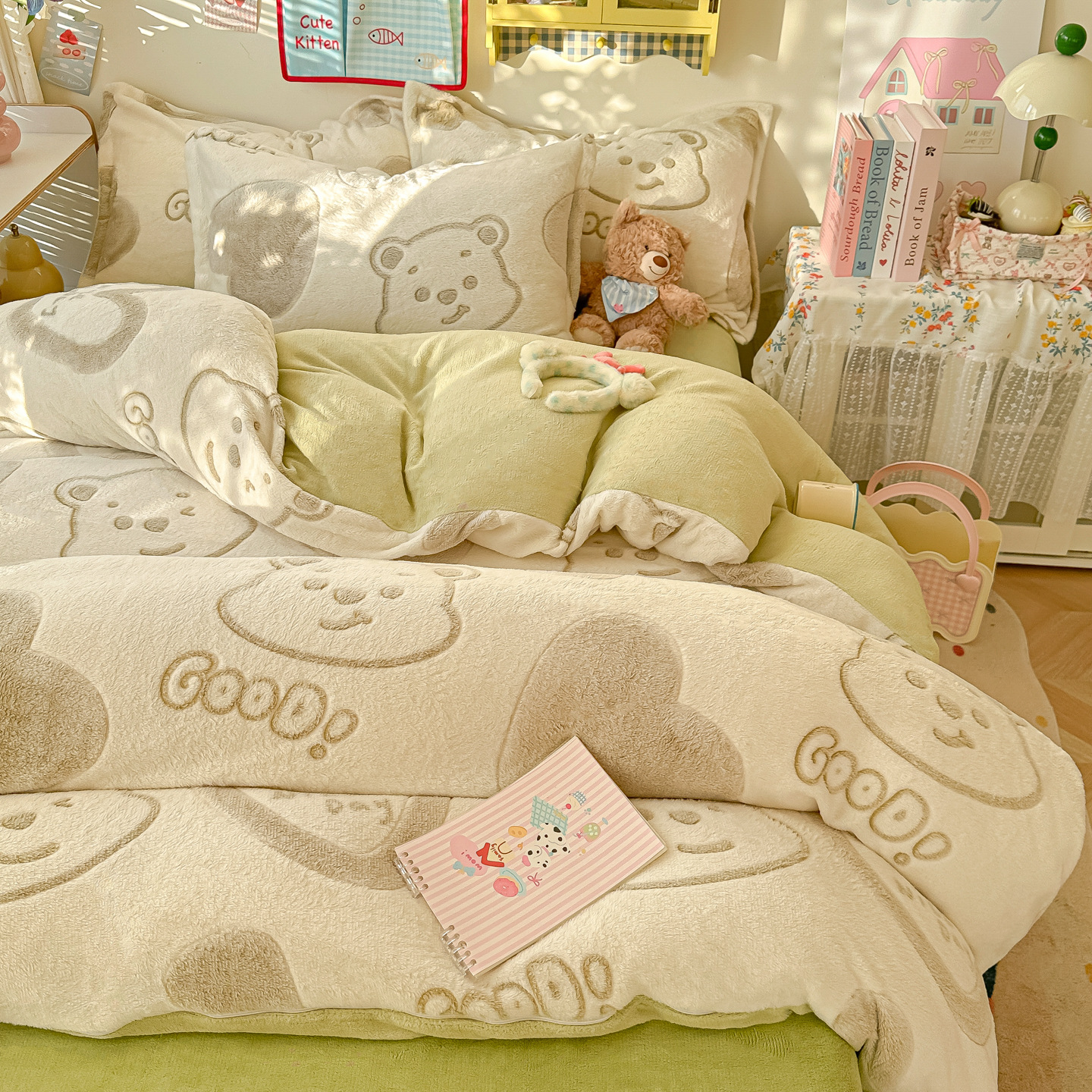 Nuevo invierno para madres y bebés con cuatro piezas de seda de seda de seda de leche cálida con ropa de cama de copo de nieve