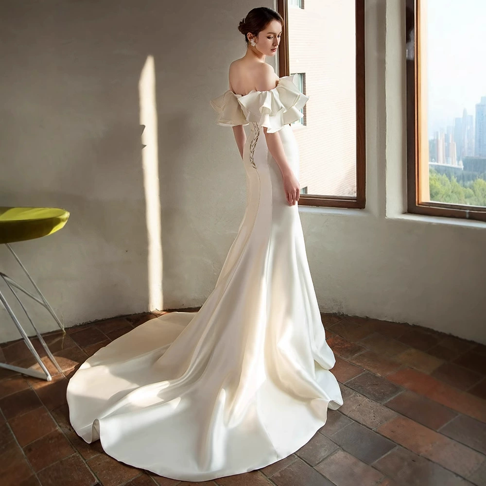 Retro elegant wedding dress, "fish tail" cut, simple cut